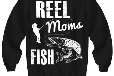 Reel Moms Fish, black Sweatshirt. Model 6400014