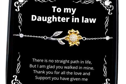 To my Daughter in Law, No straight path in life - Sunflower Bracelet. Model
