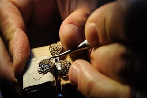 Inspecting the Craftsmanship of Jewellery