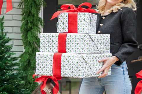 Christmas Wrapping Paper Capsule Ideas! All Our Favorites Linked!