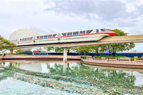 NEWS: Disney World Monorail Evacuated After Breaking Down Near EPCOT