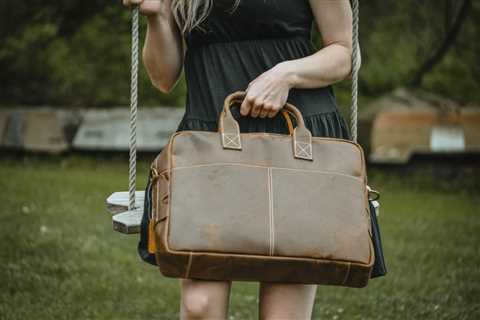 Navigating Leather Messenger Bag Prices: A Buyer's Guide