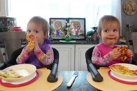 Twins try pickle pizza and pepperoni pizza