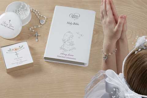 20 Messages to Write in a First Communion Card